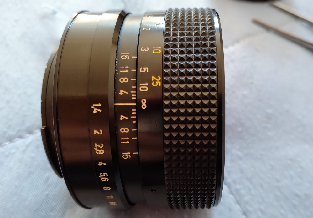 Rollei Carl Zeiss Planar 50mm F1.4 HFT（ドイツ製バージョン）のカビ