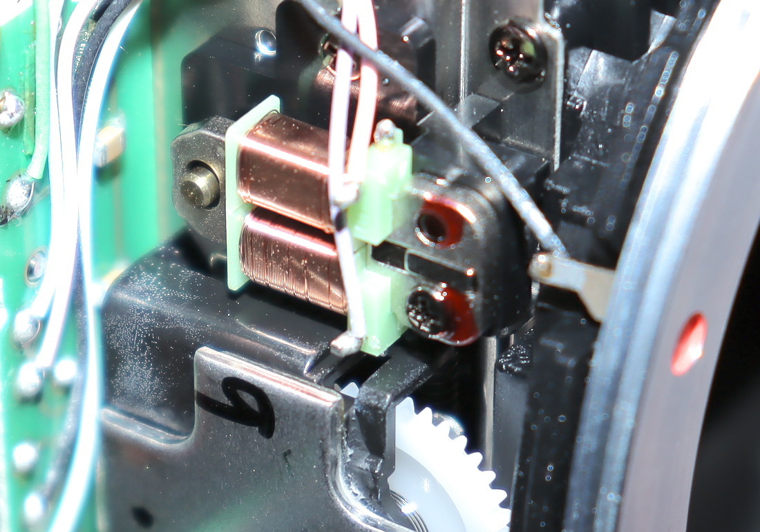 PENTAX K-S1 の黒死病（こくしびょう）の修理。私の場合は、消磁