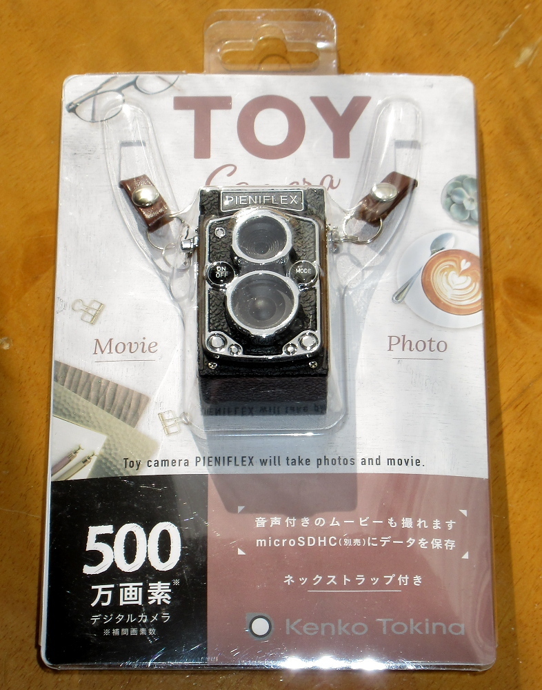 トイカメラ PIENIFLEX（ピエニフレックス）。見た目が二眼レフ風