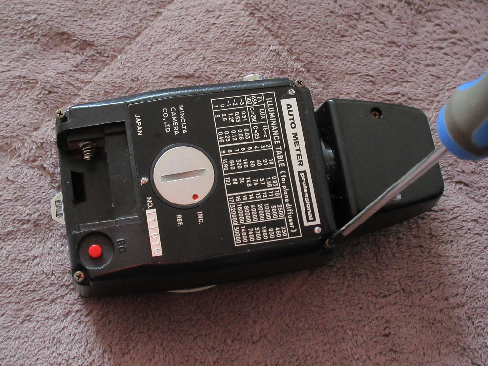 ミノルタの古い単独露出計 初代AUTO METER profeesional の修理 ミノルタの古い単独露出計 初代AUTO METER profeesional の修理